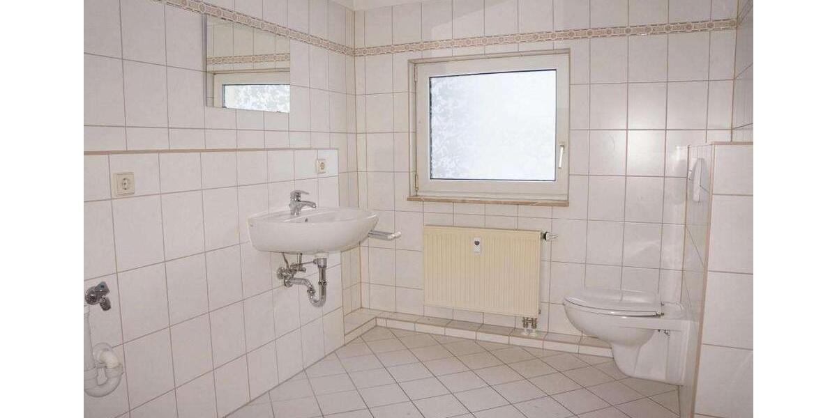 Dachgeschoßwohnung Zwickau - 1 Zimmer, 38 m&sup2;, 240&euro; | Angebot:25977801