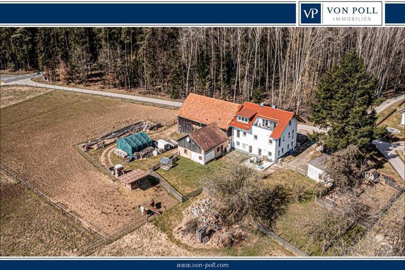 Zweifamilienhaus für Tier- und Pferdehaltung
