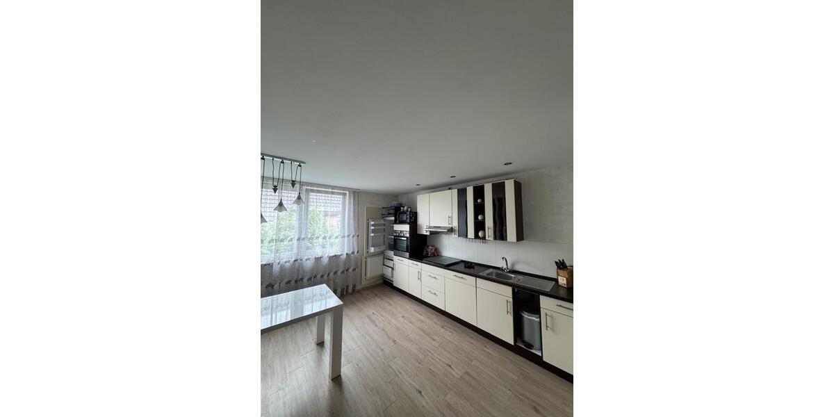 Einfamilienhaus Lebach - 9 Zimmer, 335 m&sup2;, 349.900&euro; | Angebot:27010142