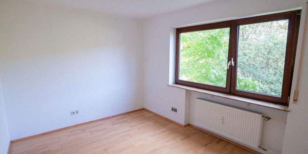 Etagenwohnung Singen - 4 Zimmer, 100 m&sup2;, 290.000&euro; | Angebot:25781556