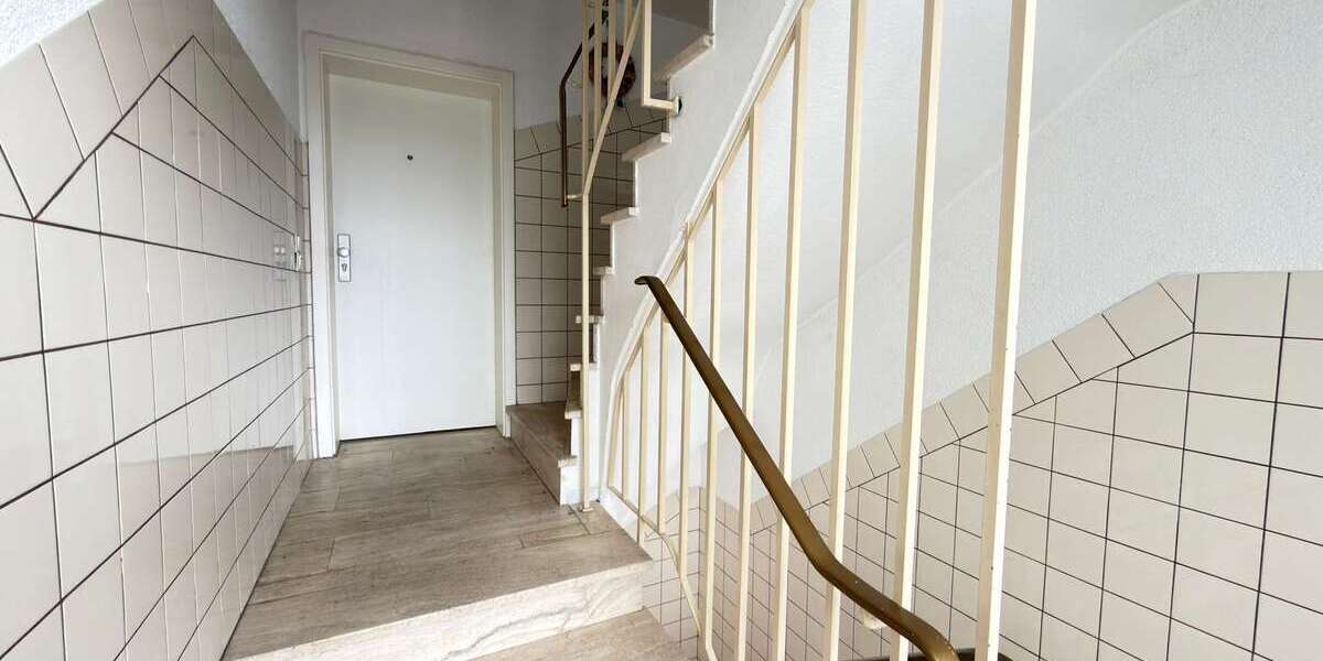 Mehrfamilienhaus mit Potenzial in Dinslaken-Bruch – 5 Wohneinheiten, Garten & Garagen - Mehrfamilienhaus, Wohnhaus Dinslaken Lohberg | Angebot:27119901