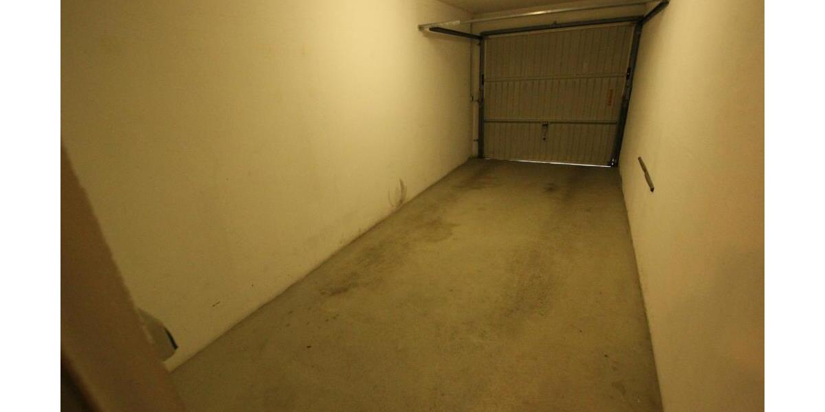 Sehr helle 2 Raum-Whg. mit Ausblick über die Stadt und Garage und *Bungalow auf dem Grundstück - Dachgeschoßwohnung Gera Ostviertel | Angebot:26334867