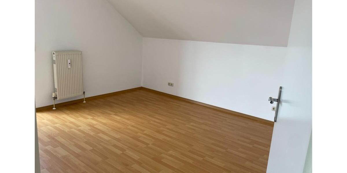 Dachgeschoßwohnung Rotthalmünster - 3 Zimmer, 72 m&sup2;, 900&euro; | Angebot:26680217