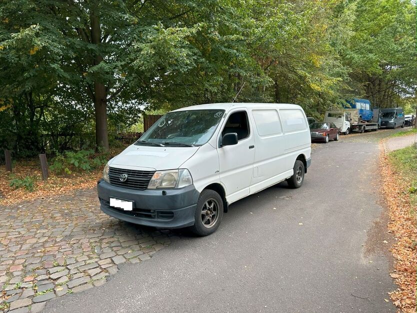 Toyota Hiace 166.982 km 8.900 € HAMBURG 22113