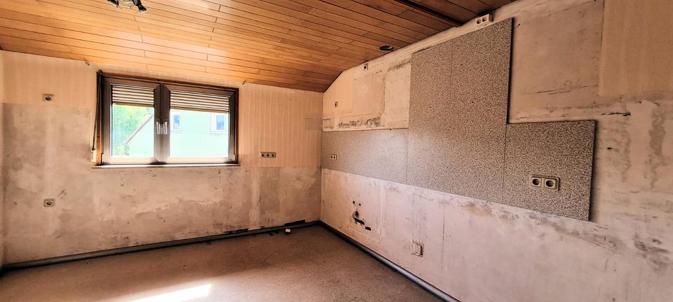Einfamilienhaus Ottweiler - 8 Zimmer, 210 m&sup2;, 280.000&euro; | Angebot:27010138