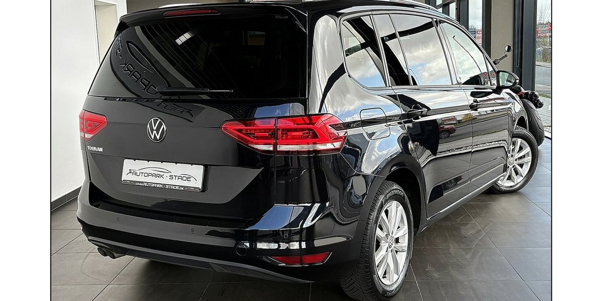 VW Touran 2.0 TDI DSG LED 7 Sitzer ACC Ass 125.000 km 23.390 &euro; Stade 21682