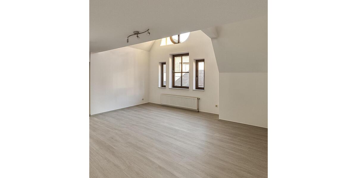 Moderne Maisonette-Dachgeschosswohnung mit Burgblick 2 zimmer
