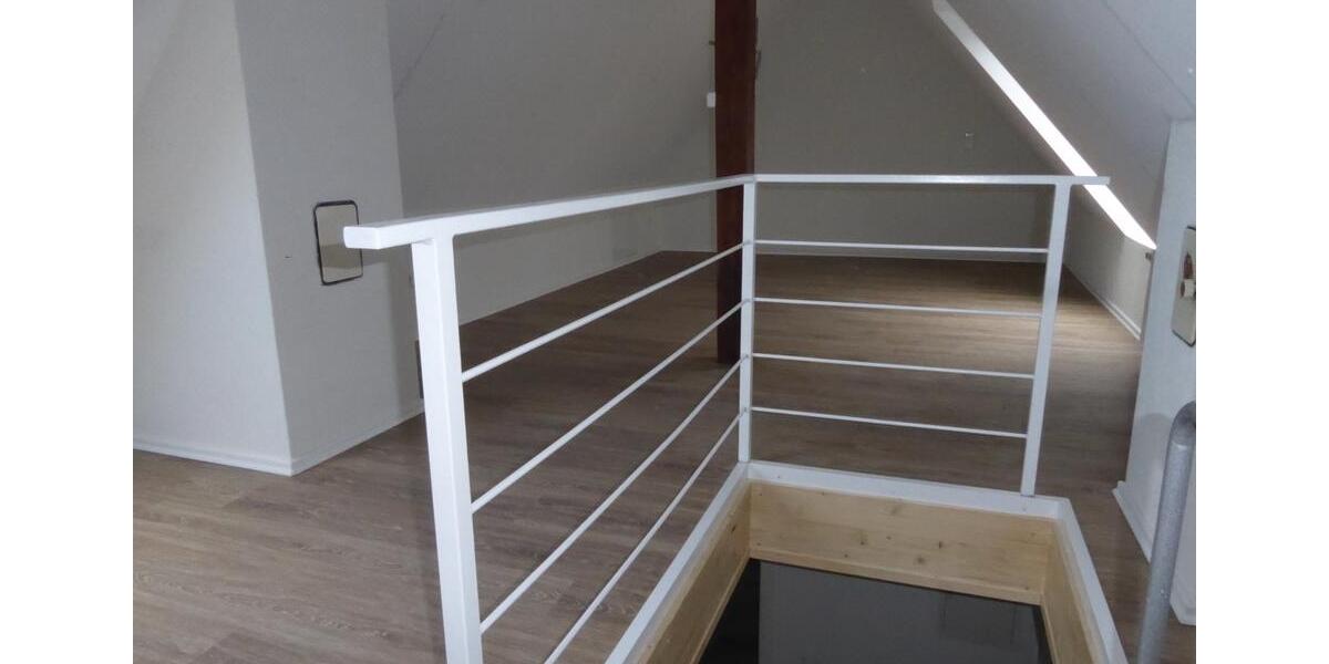 Helle 4 Zimmer Küche Bad Dachgeschosswohnung über 2 Etagen 4 zimmer