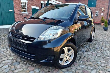 Daihatsu Sirion 121.800 km 2.999 &euro; Norderstedt 22844