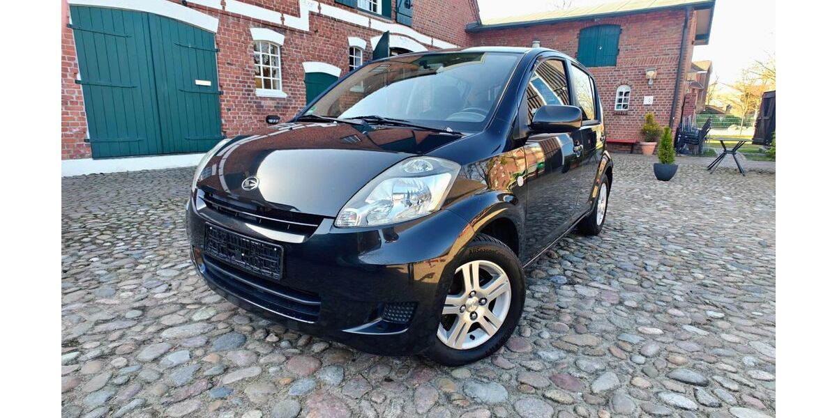Daihatsu Sirion 121.800 km 2.999 &euro; Norderstedt 22844