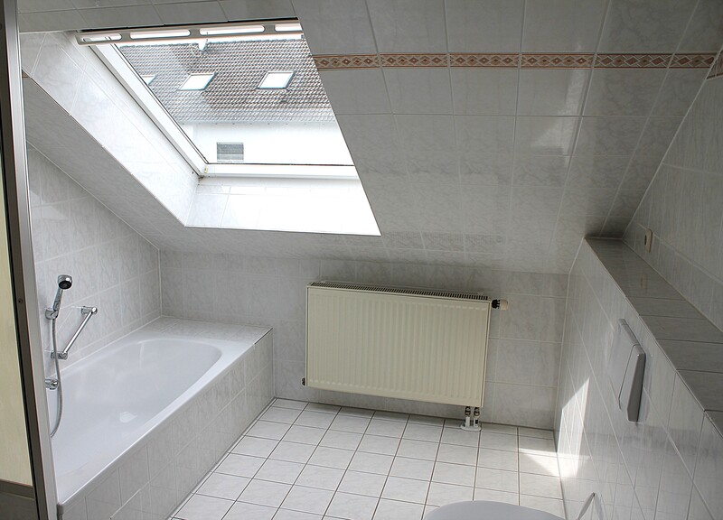 Johannesberg bei Aschaffenburg (Südhang): 2 ZKB mit Balkon zu vermieten - Dachgeschoßwohnung Johannesberg | Angebot:27079425