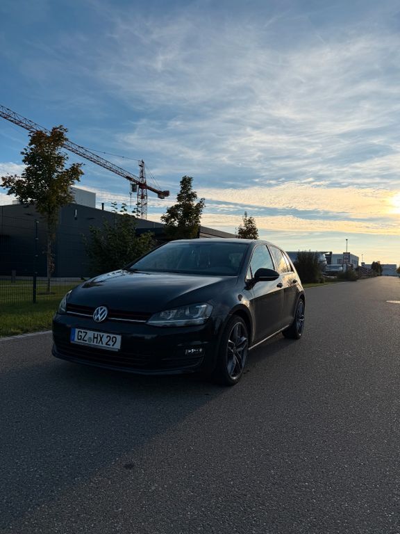 VW Golf 208.500 km 11.390 € Günzburg 89312