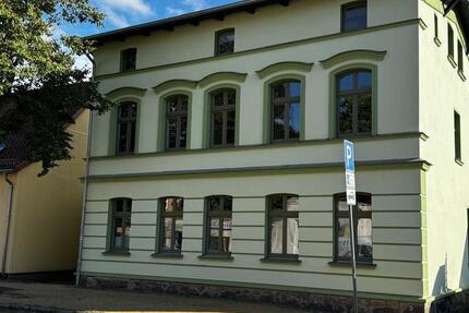 Kernsanierte Dachgeschosswohnung mit Altbaucharme 3 zimmer