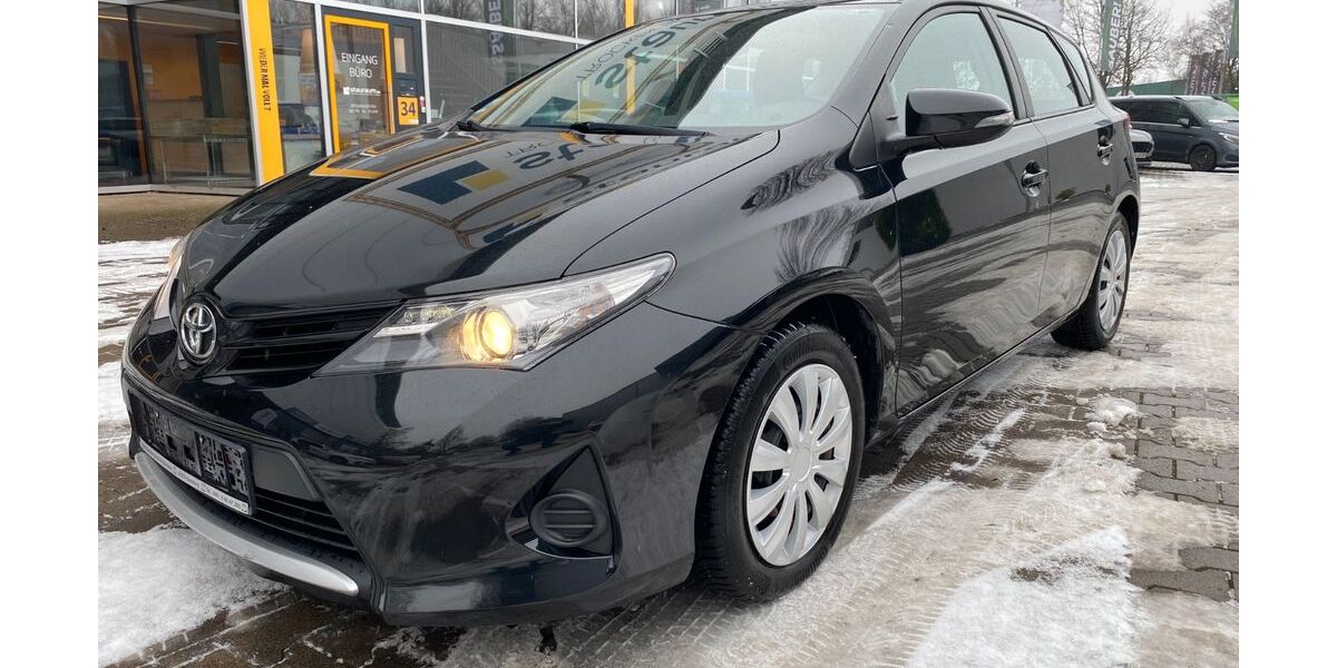 Toyota Auris 124.000 km 6.350 &euro; Bremen 28357