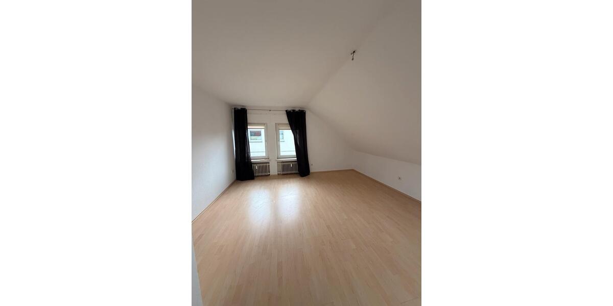 Dachgeschoßwohnung Blomberg - 5 Zimmer, 90 m&sup2;, 1.000&euro; | Angebot:25514521