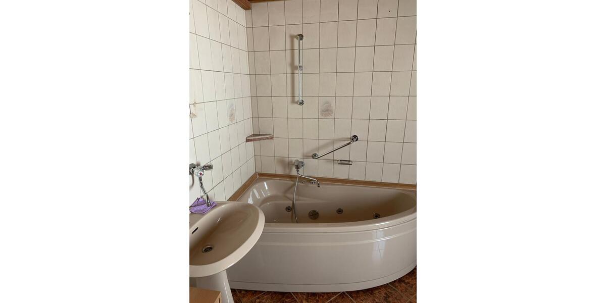 Reihenhaus Werdau - 9 Zimmer, 180 m&sup2;, 89.000&euro; | Angebot:25900449