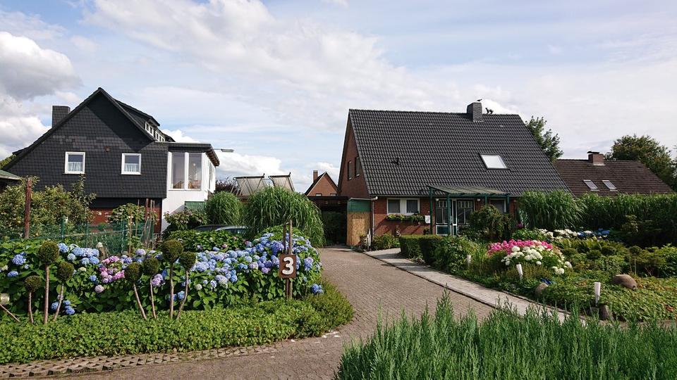 2 Häuser zur Eigennutzung oder Vermietung. (1 Haus + 3 Wohnungen) zimmer