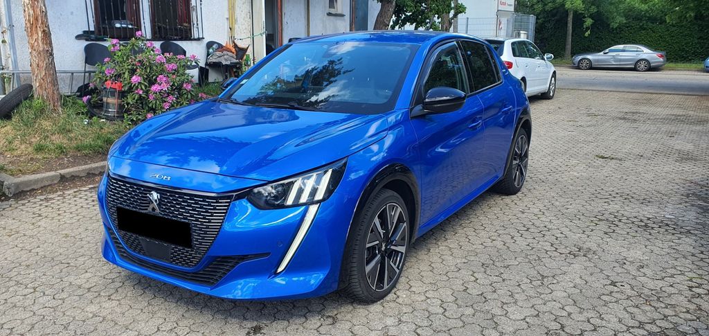 Peugeot 208 124.028 km 8.900 &euro; Freiburg 79108