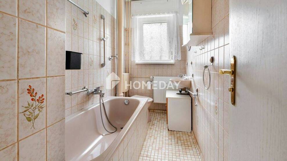 Bezugsfreie und gepflegte 3-Zimmer-Wohnung mit Loggia in ruhiger Lage