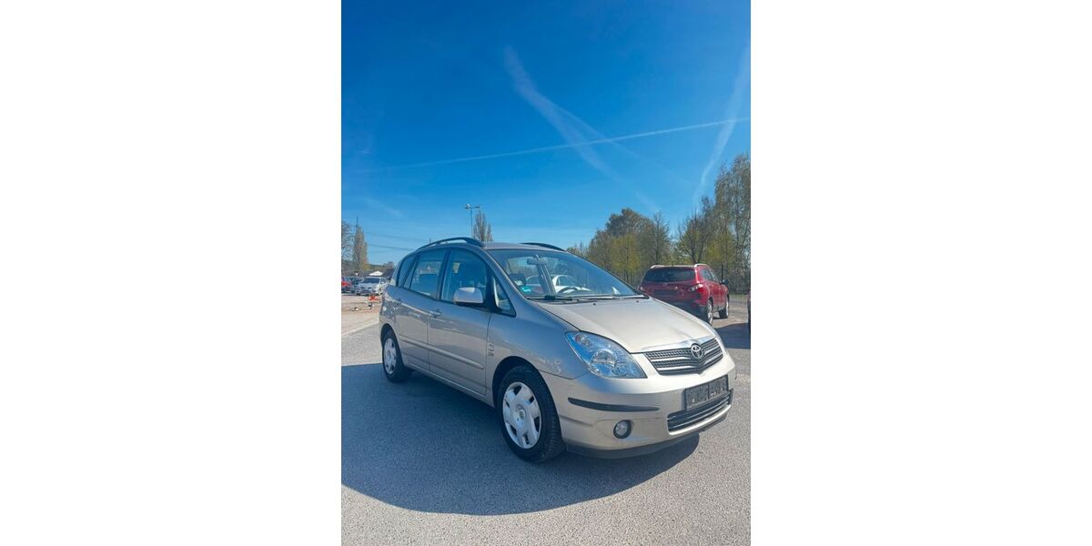 Toyota Corolla Verso 210.000 km 2.390 &euro; Velten 16727