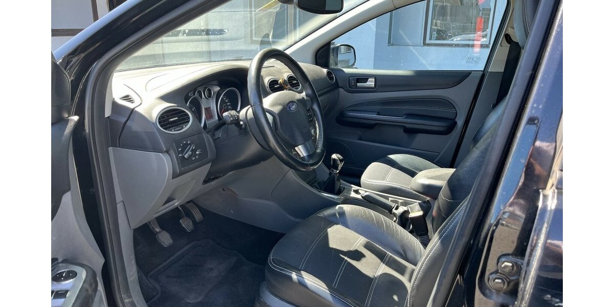 Ford Focus Titanium / LPG / Sitzheizung / Xenon / AHK 299.000 km 2.900 &euro; Mönchengladbach 41066