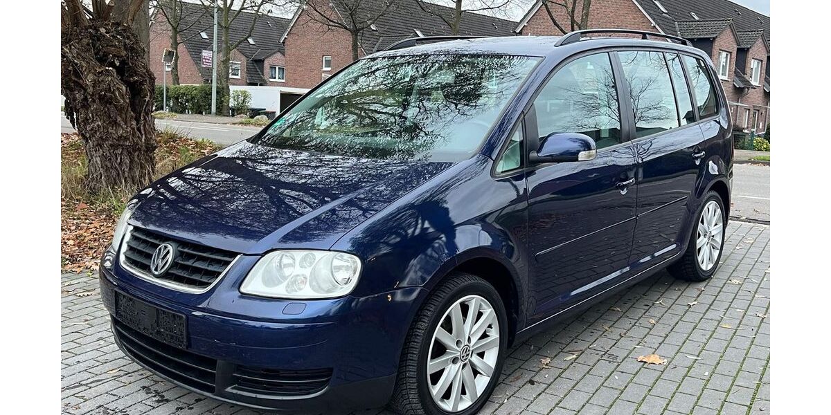 VW Touran 121.875 km 4.490 &euro; Paderborn 33100