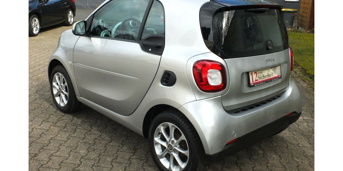 Smart ForTwo WM26:PASSION NAVI PANORAMA KLIMAAUTOMATIK S 96.799 km 7.908 &euro; Köln 50858