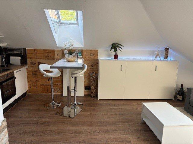 Dachgeschoßwohnung Wiesbaden Südost - 1.5 Zimmer, 35 m&sup2;, 1.100&euro; | Angebot:26406739