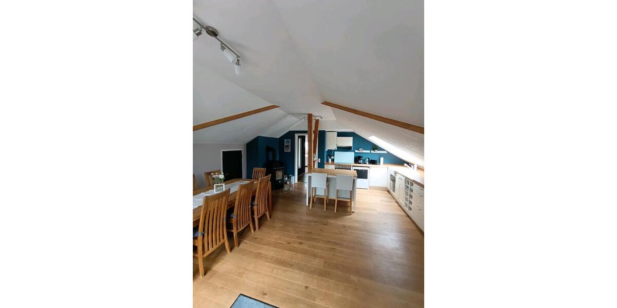 Dachgeschoßwohnung Zetel - 3 Zimmer, 90 m&sup2;, 800&euro; | Angebot:25022869