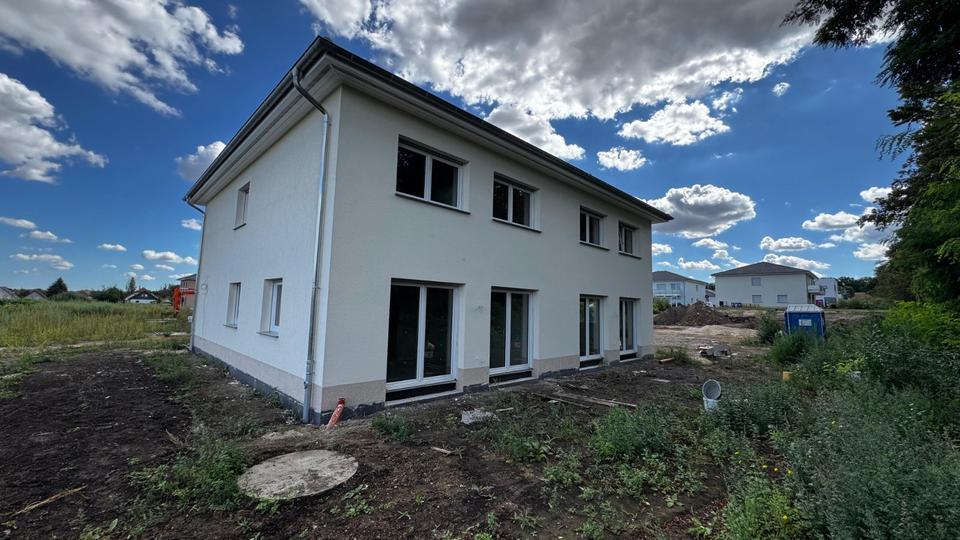 Neubau Doppelhaushälfte in Magdeburg mit Garten & Blick ins Grüne