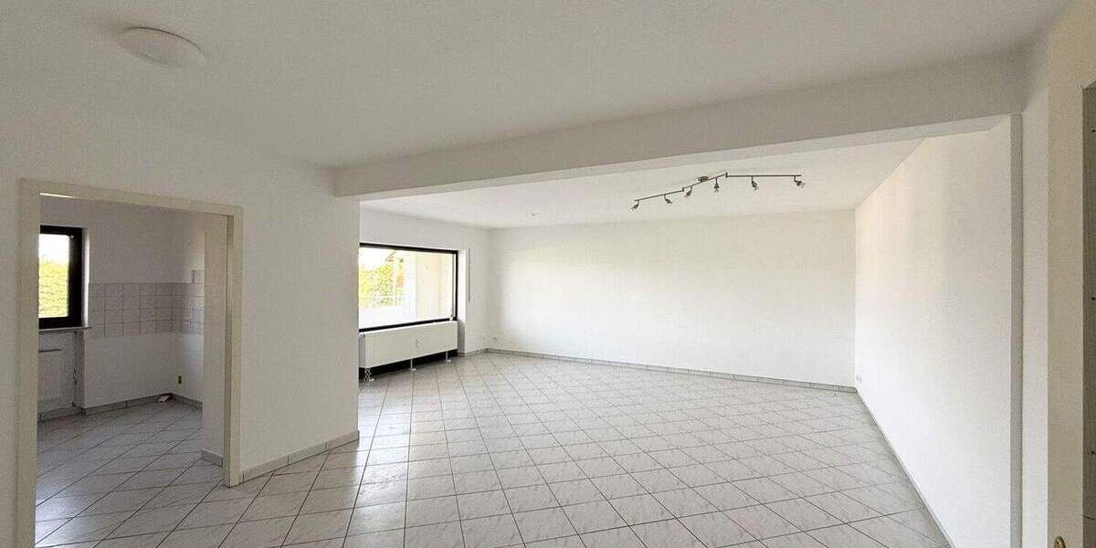 Helle 3,5-Zimmer-Komfortwohnung mit Balkon, Weitblick und Pkw-Stellplatz 3 zimmer