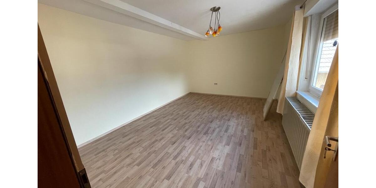Etagenwohnung Antrifttal - 6 Zimmer, 146 m&sup2;, 800&euro; | Angebot:26652222