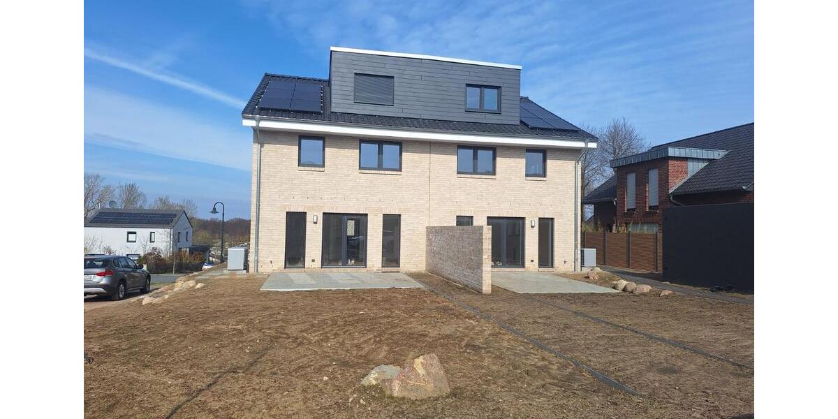 Doppelhaushälfte Scharbeutz - 7 Zimmer, 205 m&sup2;, 3.500&euro; | Angebot:25839290