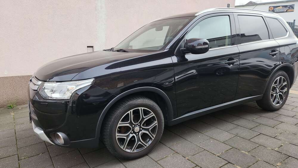 Mitsubishi Outlander 196.000 km 8.990 &euro; Duisburg 47198