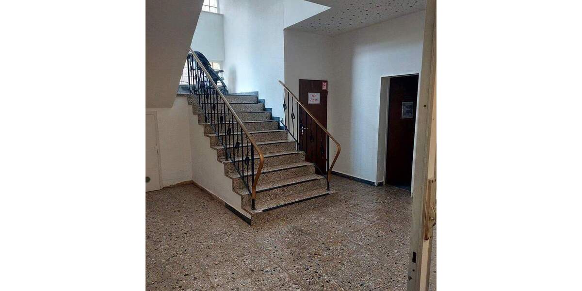 Wohn und Geschäfgsgebäue +3-Familien Haus im Paket zimmer