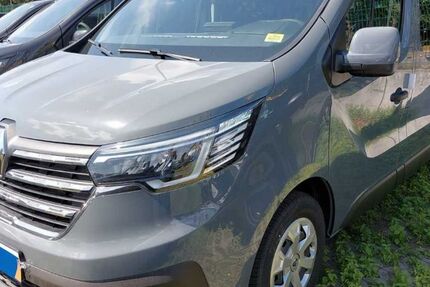Renault Trafic 2.100 km 44.155 &euro; Massen 03238