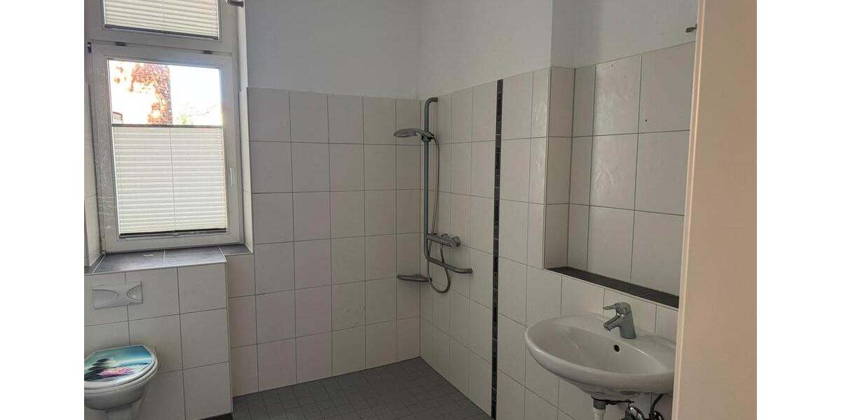 Erdgeschoßwohnung Zwickau Zwickau-Nord - 5 Zimmer, 174 m&sup2;, 900&euro; | Angebot:25989843
