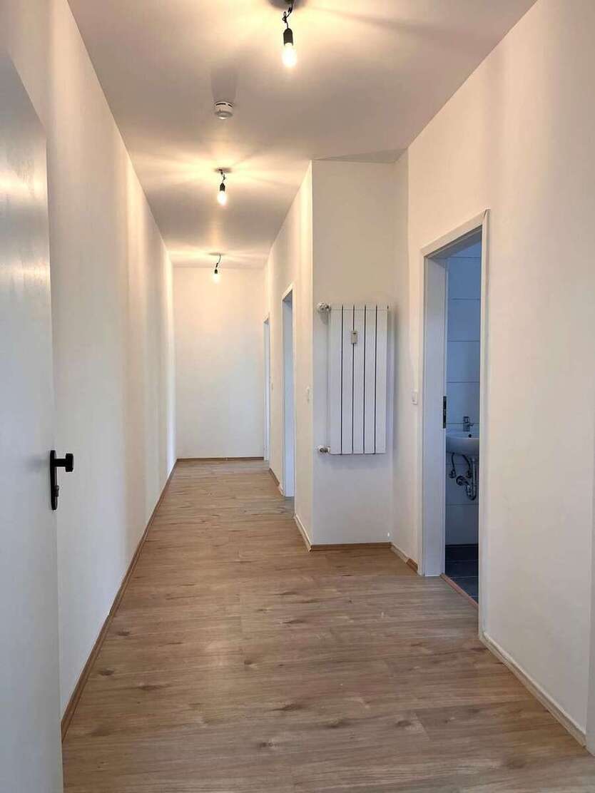 Schöne 2,5-Zimmer-Wohnung in frisch saniertem Mehrfamilienhaus in zentraler Lage in HammHerringen 2.5 zimmer