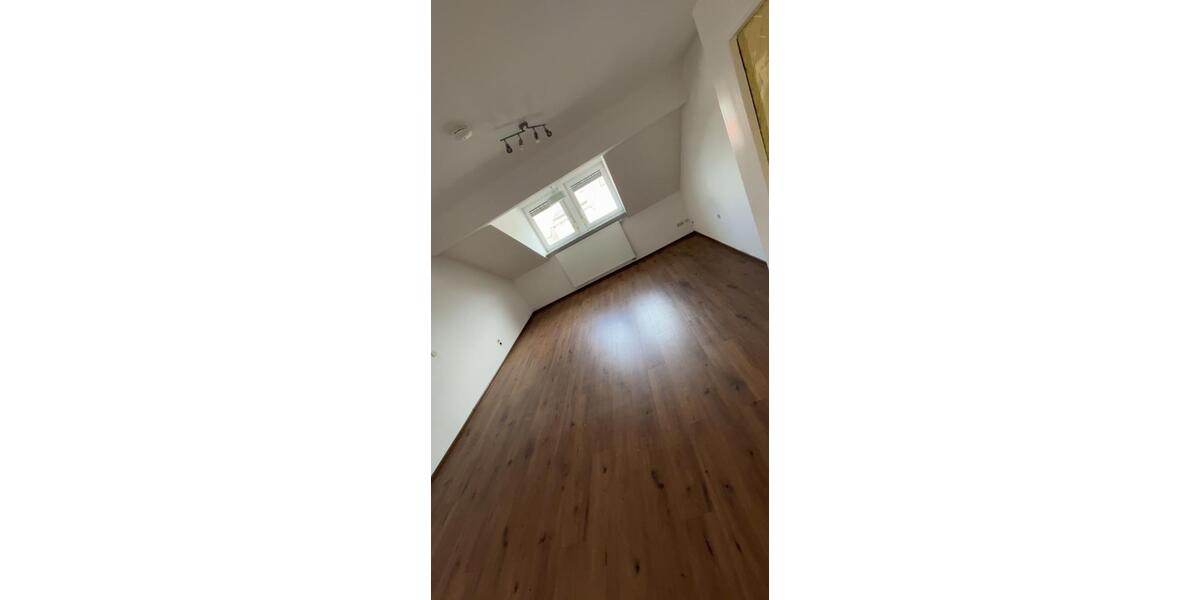 Dachgeschoßwohnung Poppenricht - 2 Zimmer, 69 m&sup2;, 890&euro; | Angebot:26478230