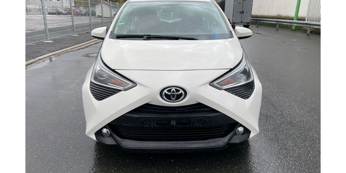 Toyota Aygo (X) 82.000 km 8.500 &euro; Essen 45309