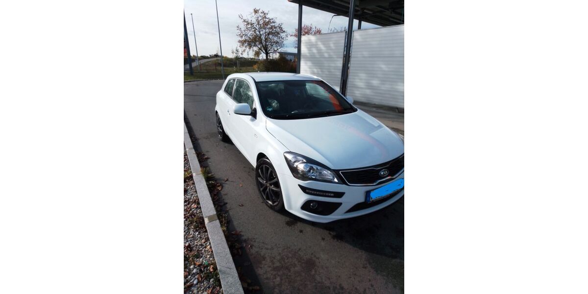 Kia pro ceed / ProCeed 108.000 km 5.900 &euro; Ettringen 86833