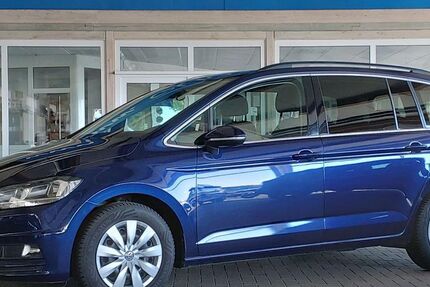 VW Touran 178.965 km 14.450 &euro; Steinbergkirche 24972