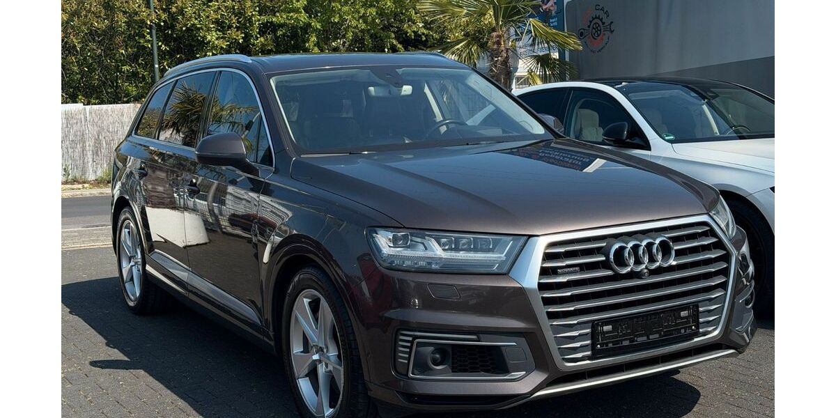 Audi Q7 275.700 km 24.900 &euro; Düsseldorf 40627
