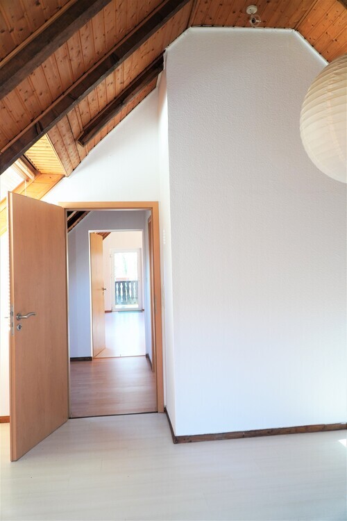 Gemütliches Einfamilienhaus mit Kamin, Doppelgarage und Erweiterungspotenzial 4 zimmer