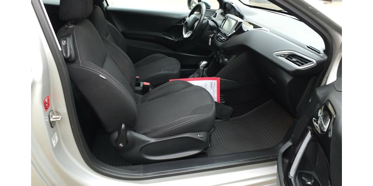 Peugeot 208 1.2 PURE TECH ALLURE KLIMAPDC SHZ SPORT LMF 98.599 km 7.500 &euro; Köln 50858