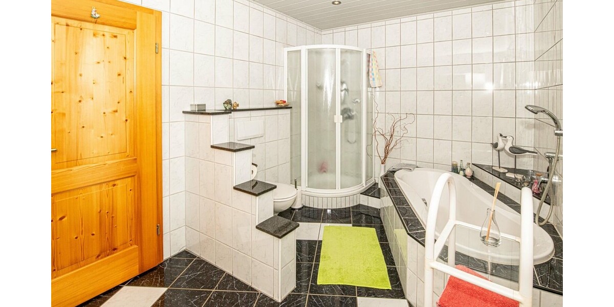 Top gepflegtes Ein- bis Zweifamilienhaus im Landhausstil in absolut ruhiger Lage - Einfamilienhaus Willmering / Geigen Geigen | Angebot:24605759