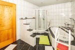 Top gepflegtes Ein- bis Zweifamilienhaus im Landhausstil in absolut ruhiger Lage - Einfamilienhaus Willmering / Geigen Geigen | Angebot:24605759