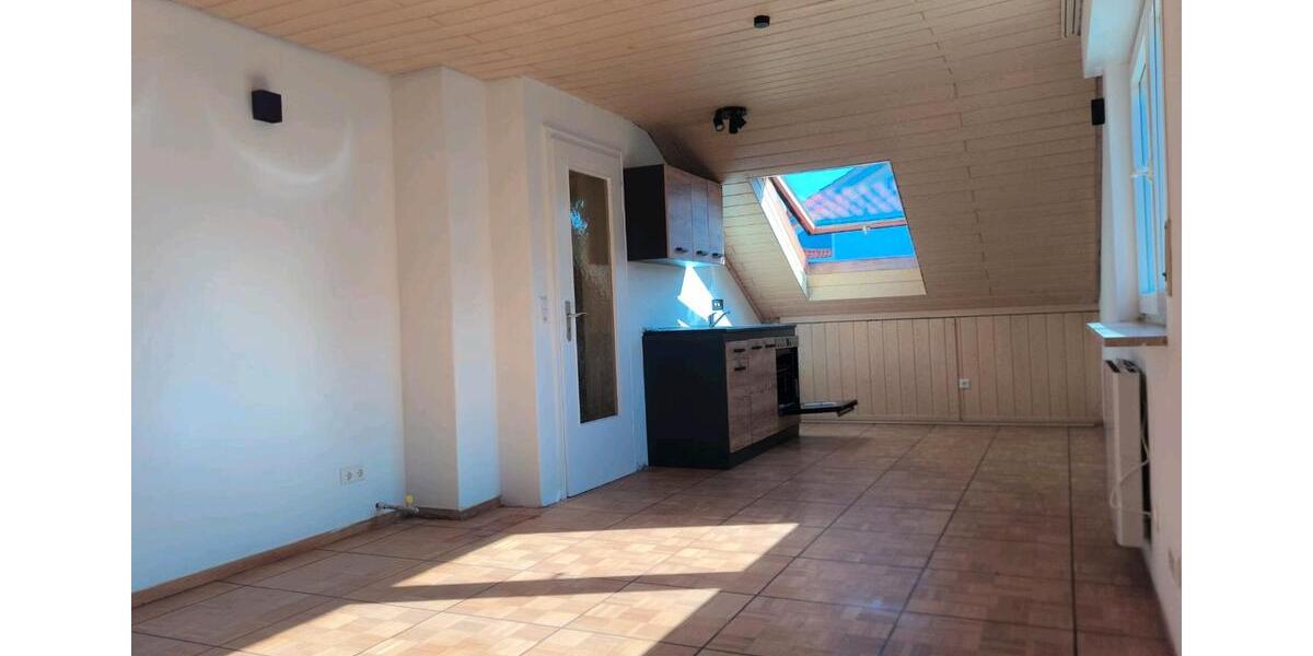 Dachgeschoßwohnung Esslingen am Neckar Pliensauvorstadt - 2.5 Zimmer, 44 m&sup2;, 840&euro; | Angebot:25408317