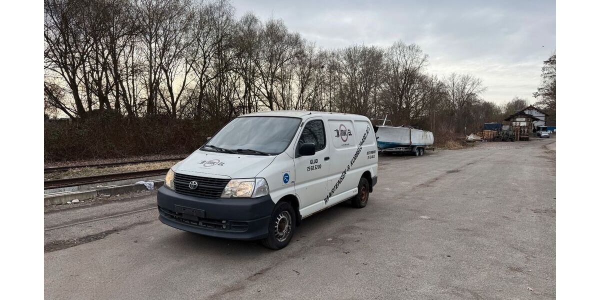 Toyota Hiace 171.658 km 5.700 &euro; HAMBURG 22113
