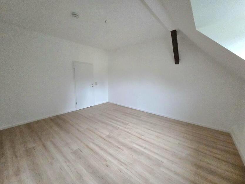 Schicke 3-Zimmer-Dachgeschoßwohnung in zentraler Lage von Stollberg!